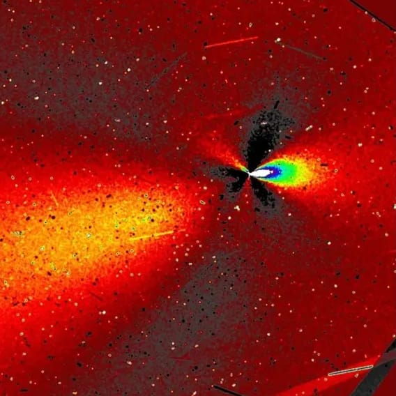 Symmetric jet structure of interstellar object 3I/ATLAS.